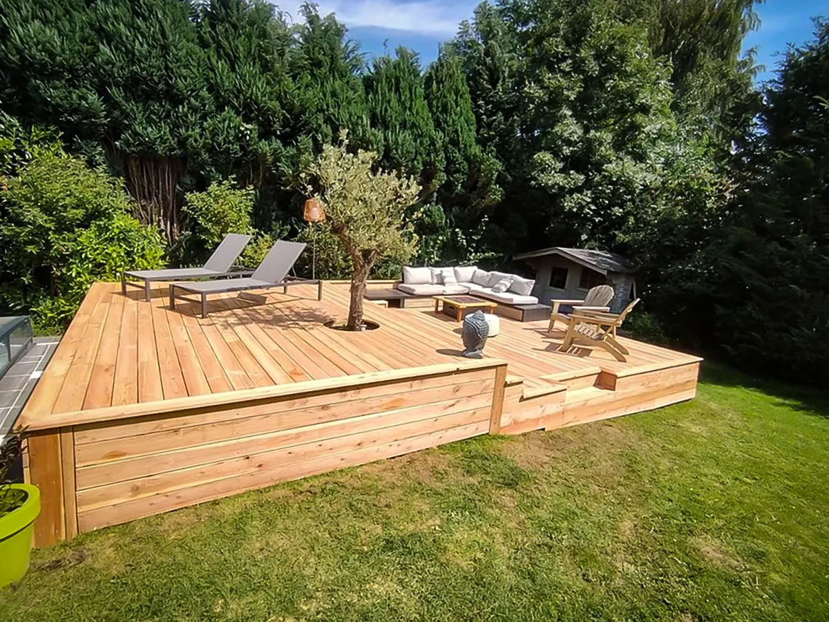 Terrasse en mélèze sur pilotis